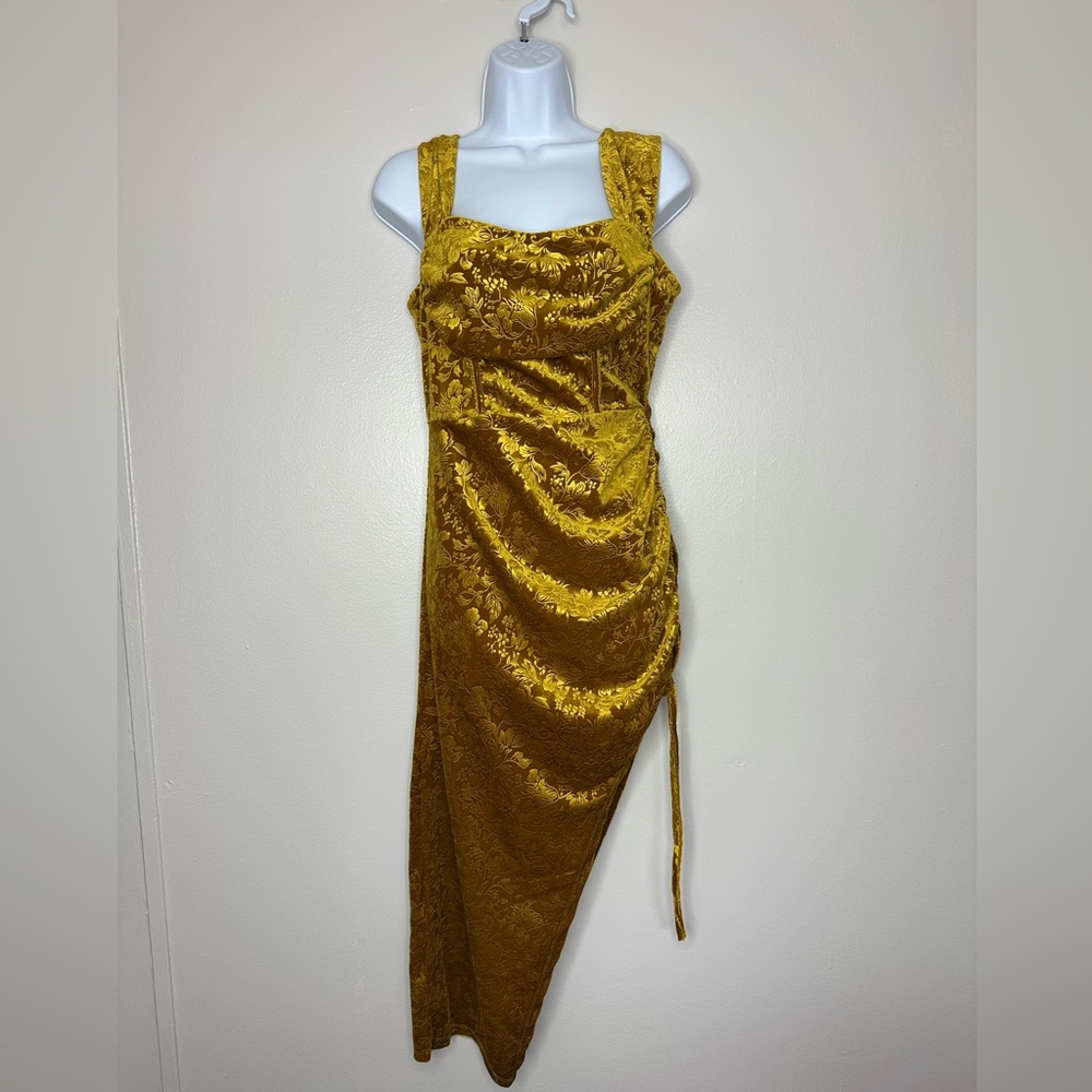 Cider NWT Elegant Gold/Yellow Floral Velvet Asymmetrical Women's Dress size M